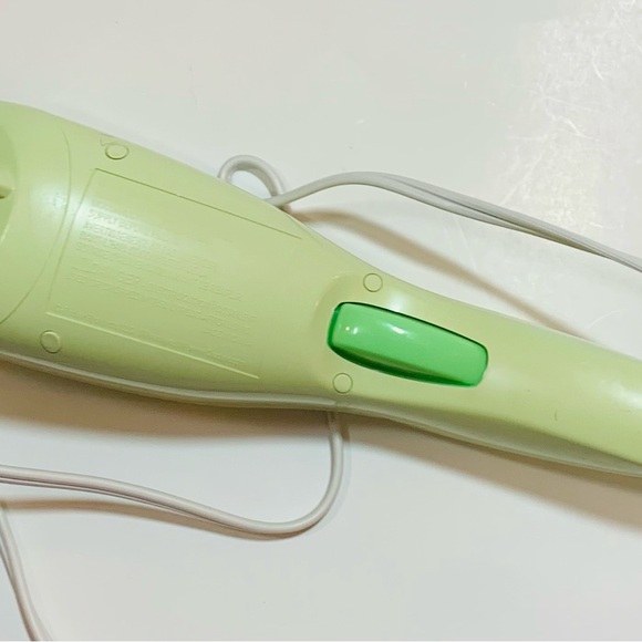 Q-Redew Green Handheld Hair Steamer With Water Compartment And User Guide - Picture 5 of 6